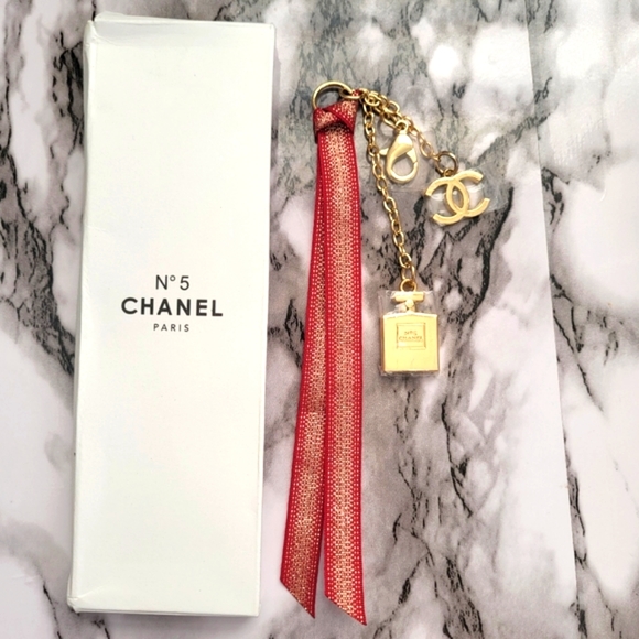 Chanel Gold bag charm EUC - Picture 4 of 15